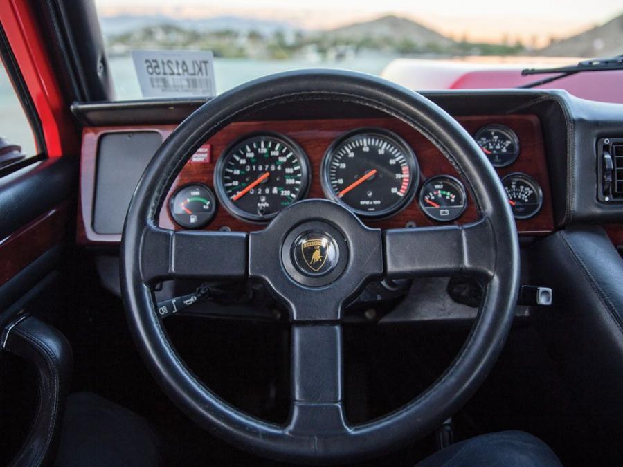 Панель приборов Lamborghini LM002 1989 года  (фото 10 из 19)